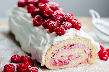 Raspberry roll cake