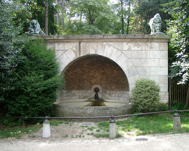 Fontaine aux Lions by Henri Jacquemont, bronze lions by Alfred Jacquemart, Jardin des plantes, Paris