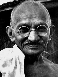 Foto de Mahatma Gandhi con lentes
