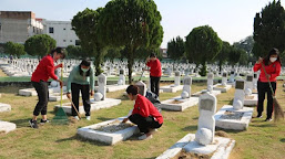 Peringati HDKD ke 77, Kanwil Kemenkumham Sumut Bersihkan Makam Pahlawan