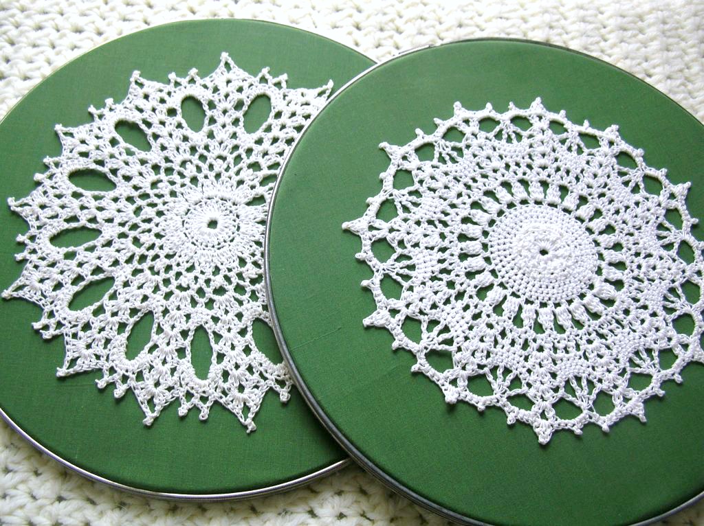 ORDINARY MOMMY DESIGN: DIY Doily Hoop Art.