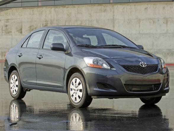 22009 Toyota Yaris Sedan Silver