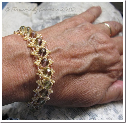 10-22-daisy-chain-bracelet2