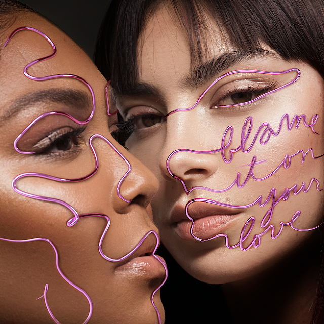 Charli XCX convida Lizzo para a poderosa parceria "Blame It On Your Love"