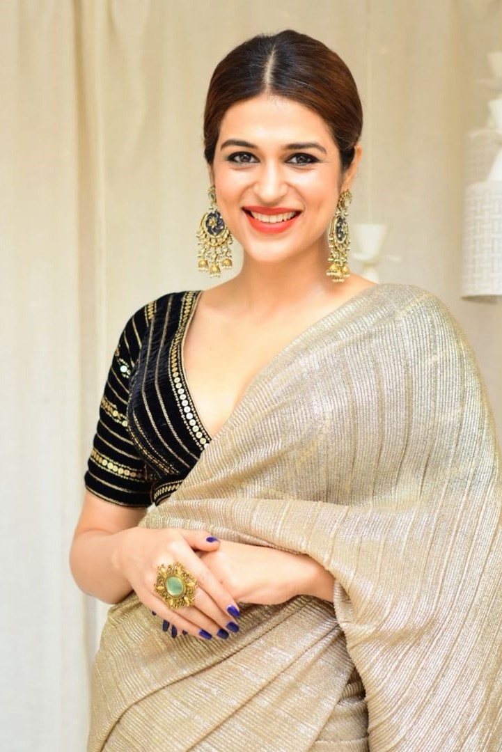 Shraddha Das Hot Saree