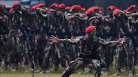 Rahasia Dibalik Miringnya Baret TNI dan Polri, Mungkin Anda Belum Mengetahuinya...