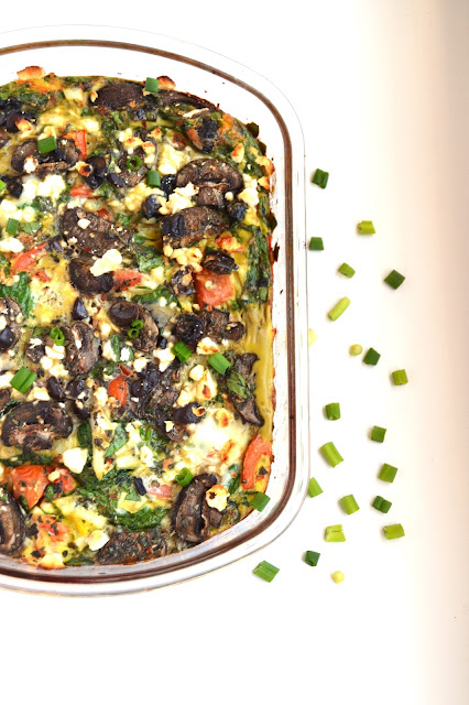 This Greek Egg Casserole combines all your favorite Greek flavors including feta cheese, kalamata olives, tomatoes, onions, peppers and more! www.nutritionistreviews.com