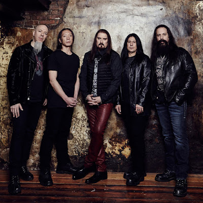   Biografi Dream Theater        Dream Theater adalah grup band rock metal asal Amerika Serikat. Dream Theater dibentuk pada tahun 1985 di Massachusetts. Formasi Dream Theater yang terlama beranggotakan John Petrucci (gitar), John Myung (bass), James LaBrie (vokal), Jordan Rudess (keyboard) dan Mike Portnoy (drum). Dream Theater merupakan band dengan genre progressive metal dan progressive rock. Dream Theater dikenal berkat teknik instrumen musiknya yang unik. Mereka juga memenangkan banyak penghargaan musik dunia berkat teknik bermusik mereka. Tiap tiap personil Dream Theater juga banyak memenangkan penghargaan individu mulai dari gitaris terbaik, drummer terbaik hingga keyboardis terbaik.  Dream Theater merilis album debutnya di tahun 1989 dengan judul When Dream and Day Unite. Meski begitu perilisan album keduanya berjudul Images and Words di tahun 1992 yang melambungkan nama Dream Theater. Album ini menjadi album tersukses Dream Theater dan sukses mendapat sertifikasi gold. Di tahun 1994, Awake dirilis sebagai album ketiga Dream Theater. Album ini menjadi album dengan posisi chart tangga album terbaik dari Dream Theater. Mereka lalu merilis dua album studio lagi sepanjang tahun 1990-an hingga tahun 2000 dan membuat nama mereka dikenal sebagai salah satu band progressive metal terpopuler di era 90-an.  Ketika mereka 