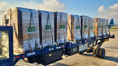 Purificadores foram acompanhados de 150 kits fotovoltaicos e peças de reposição para funcionar por até um ano. Foto: © Governo Brasileiro/FAB.