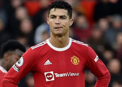 Ronaldo làm loạn MU và có ý định rời MU