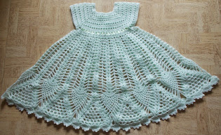 Sweet Nothings Crochet free crochet pattern blog, free crochet dress pattern for a little girl, this blog has video tutorials for stitches,