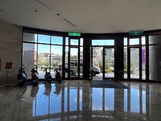 五星級親子休閒溫泉飯店宜蘭市蘭城晶英酒店，很適合4-8歲的孩子，車車開到飽，電影看到飽，酒店內兩家餐廳蘭城百匯自助餐廳以及蘭城晶英紅樓中餐廳的冠軍櫻桃鴨都很有優質。有寵物寄宿服務。滿四歲後可以短暫「托嬰」給飯店人員。有兒童專屬電影院。宜蘭蘭城晶英酒店遊樂設施很多，服務，硬體，餐飲，活動都是高品質推薦