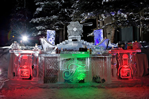  although absolutely freezing winterthemed wedding outdoor ice bar 