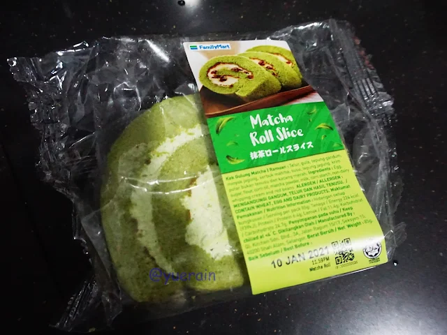 Familymart Matcha roll cake slice