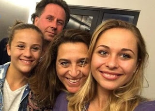 Sophia Florsch clicking selfie with her family