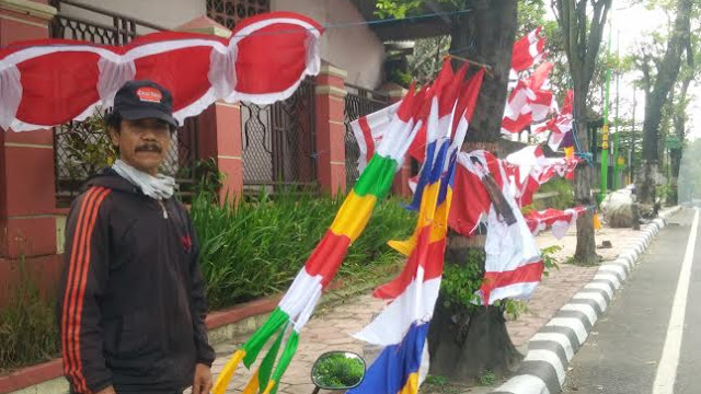 Atribut ‘Agustusan’ Buatan Garut Mulai Marak Dijual di Salatiga