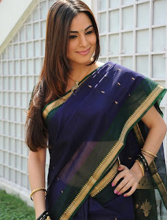 Shraddha Arya Latest Hot Photos in Saree