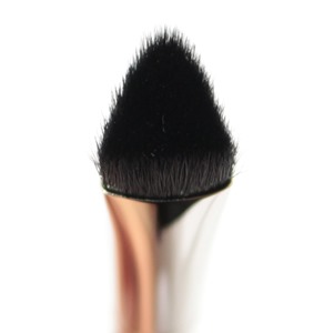 106STriangularConcealerBrushMAC10