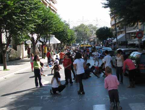 Συμβολική κατάληψη της οδού Εληάς από μαθητές δημοτικών σχολείων