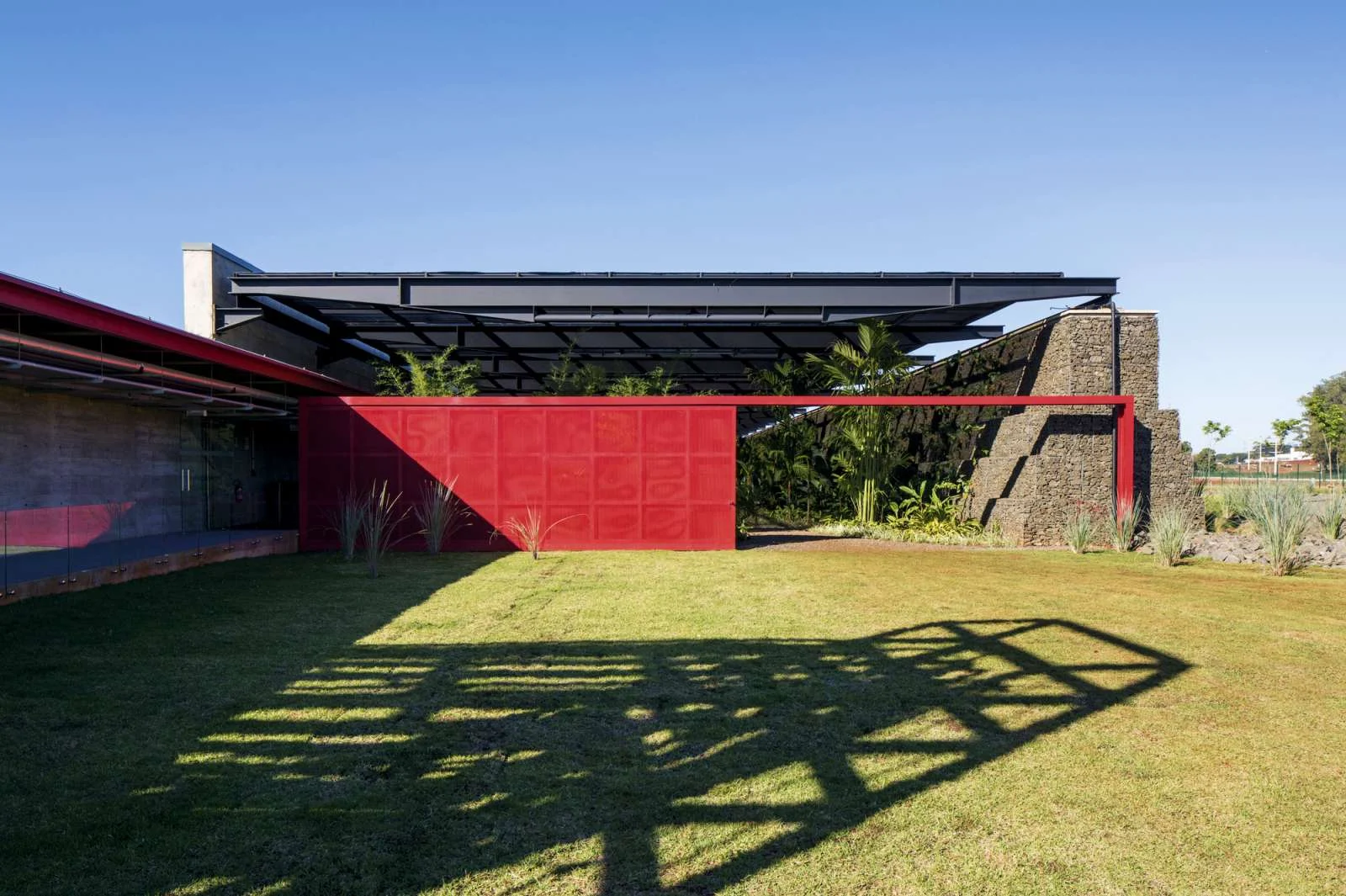 Santander Data Center by Loeb Capote Arquitetura e