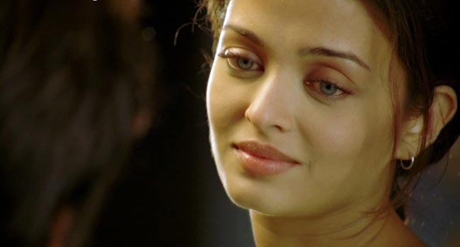 Bollywood Actress Aishwarya Rai Innocent Photos gallery pictures