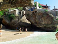 Menikmati Indahnya Pantai Suluban Uluwatu Bali