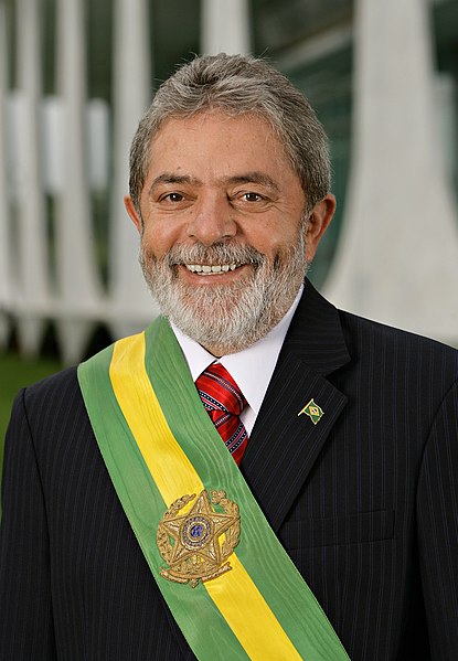 Foto oficial do Presidente Lula no seu Primeiro mandato em 2002. Créditos para Wikipédia.