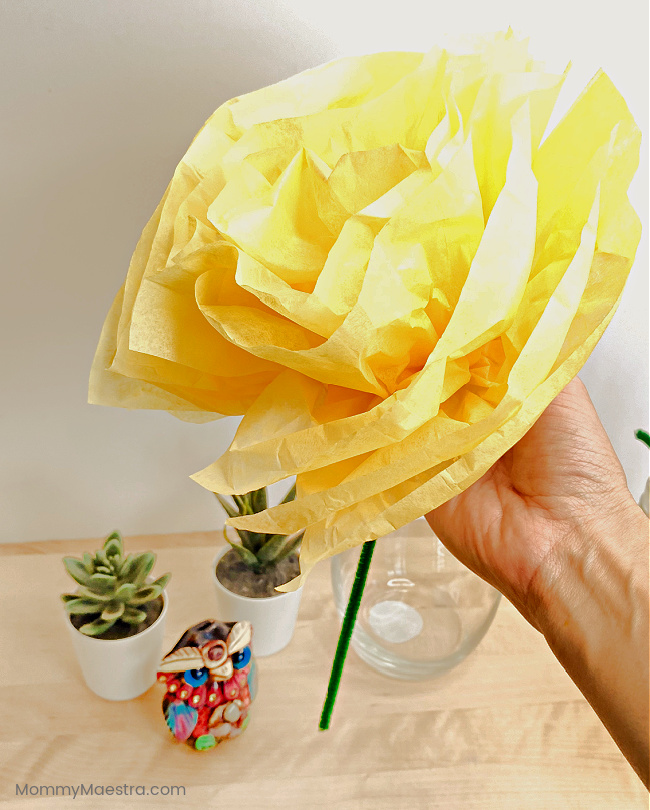 Mommy Maestra: How to Make Tissue-Paper Marigolds