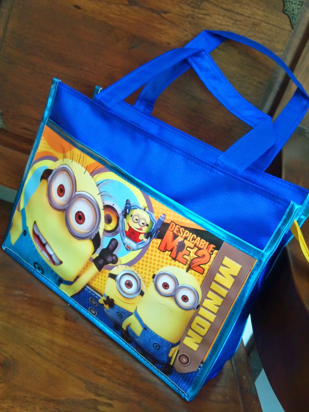 TAS LES GLITTER MINION Abee s Kiosk TAS LES GLITTER MINION TAS LES GLITTER MINION Abee s Kiosk TAS LES GLITTER MINION