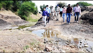 बहते हुये पानी को रोका जाये स्थानीय स्तर पर उपलब्ध संसाधन से - कलेक्टर श्री वर्मा!bahte hue pani ko roka jaye sthaniya star pr upalbdh sanshadan se collectar  shree varma