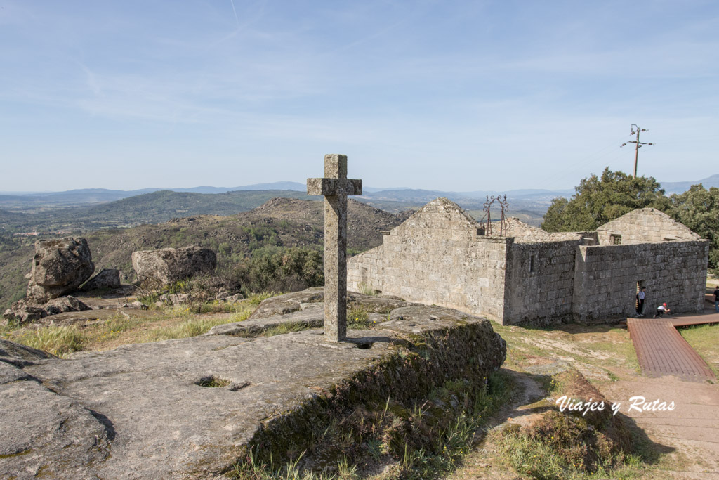 Ruinas de la iglesia de la Misericordia de Sortelha