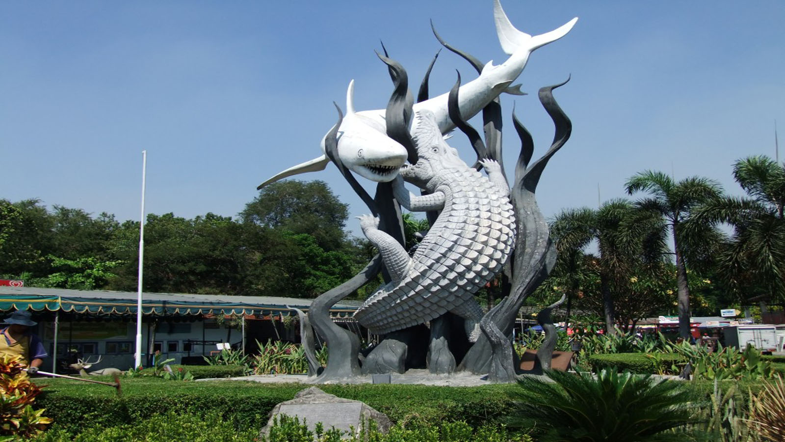 Surabaya Logo (White Shark and Crocodile Statue)