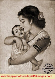 माँ अपने बेटे को चूमती हुई