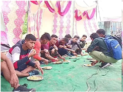 भावी सैनिकों को कोटद्वार में मोदी रसोई खिला रही भोजन