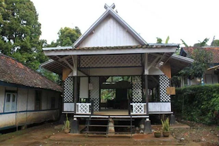 rumah adat sunda