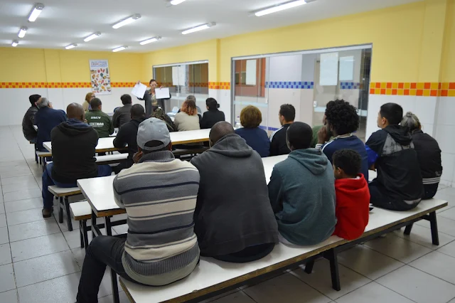 Fátima Martins orientando as lideranças e amigos da Associação de Moradores no bairro Eucaliptal/Foto: Adriano Martins Radialista