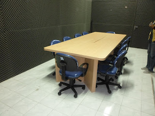 Meja Rapat Dan Peredam Ruang Rapat Kantor