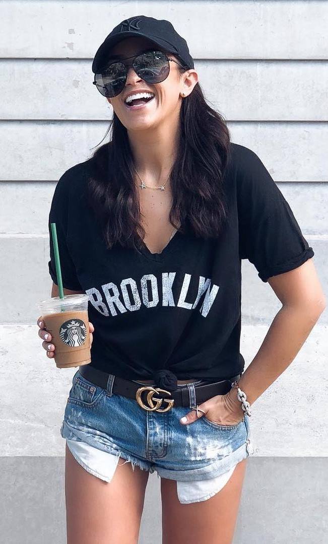 comfy outfit idea / black hat + printed tee + shorts