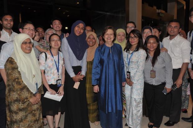 Dr Zeti Bersara Gabenor Bank Negara