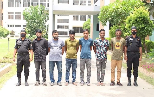 র‌্যাব-১১ এর অভিযানে সোনারগাঁও  এলাকা হতে ৬ জন ডাকাত বিদেশী পিস্তল ও দেশীয় অস্ত্রসহ গ্রেফতার।