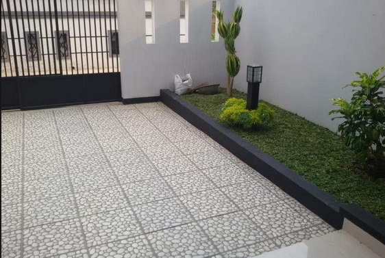 Ide Populer Lantai Halaman Rumah Batu Alam, Motif Keramik