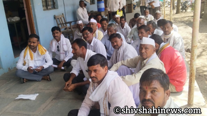The goats stayed in the Agriculture Officer's office , Hingoli , shivshahi news.