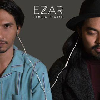  Lagu ini masih berupa single yang didistribusikan oleh label Ezzar Music Lirik Lagu Ezzar - Semoga Searah