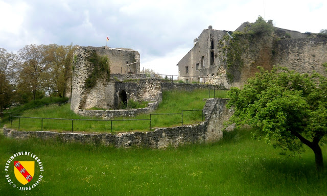 MOYEN (54) - Château épiscopal (XVe siècle)