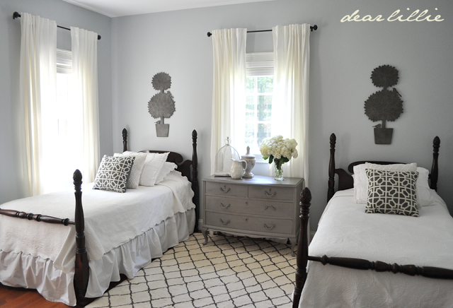 http://dearlillieblog.blogspot.com/2013/07/my-parents-guest-bedroom.html