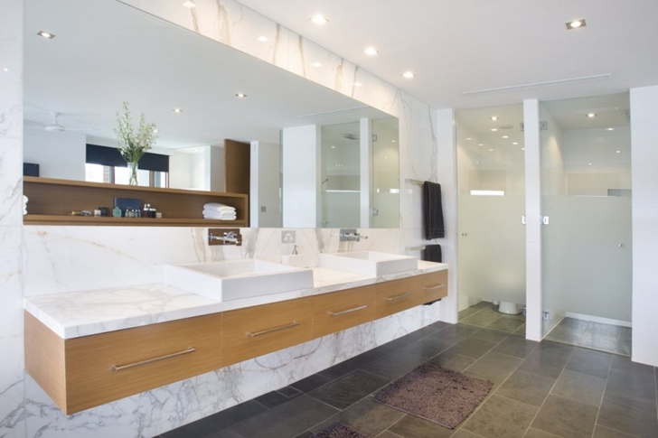 Two sinks in bathroom of Modern house at Amalfi Drive by BGD Architects