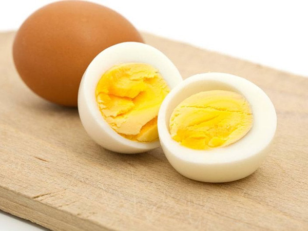Ăn vặt trứng luộc không tăng cân