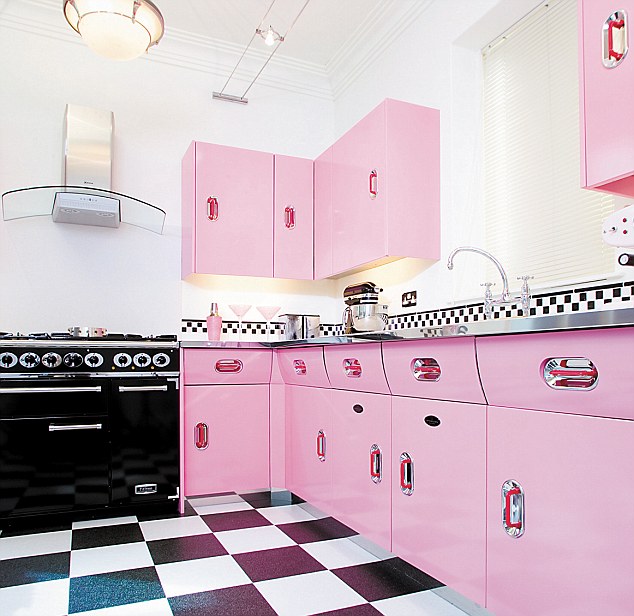 Contoh desain dapur warna pink