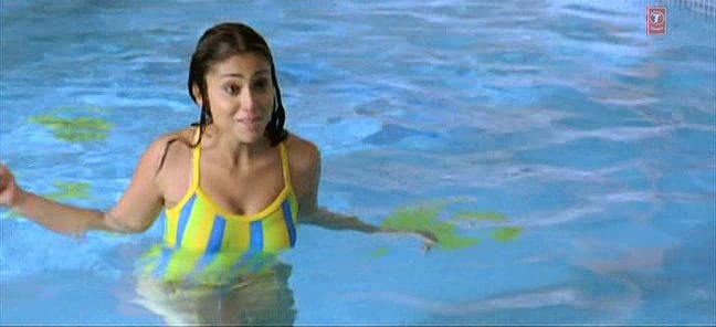 [Actress_Shriya_in_swimsuit_hot+(11).jpg]