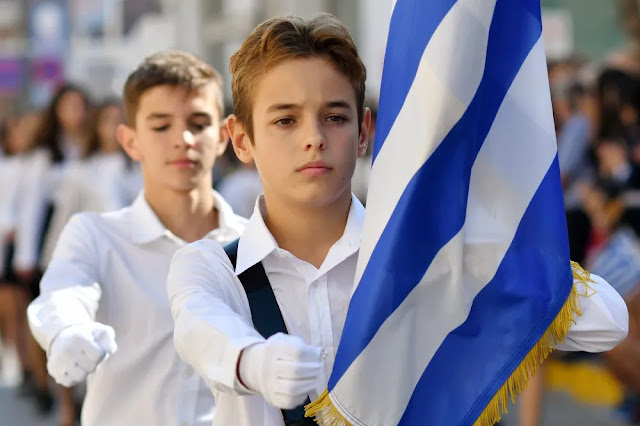 Μόνοι οι Έλληνες θα βοηθήσουμε την Πατρίδα